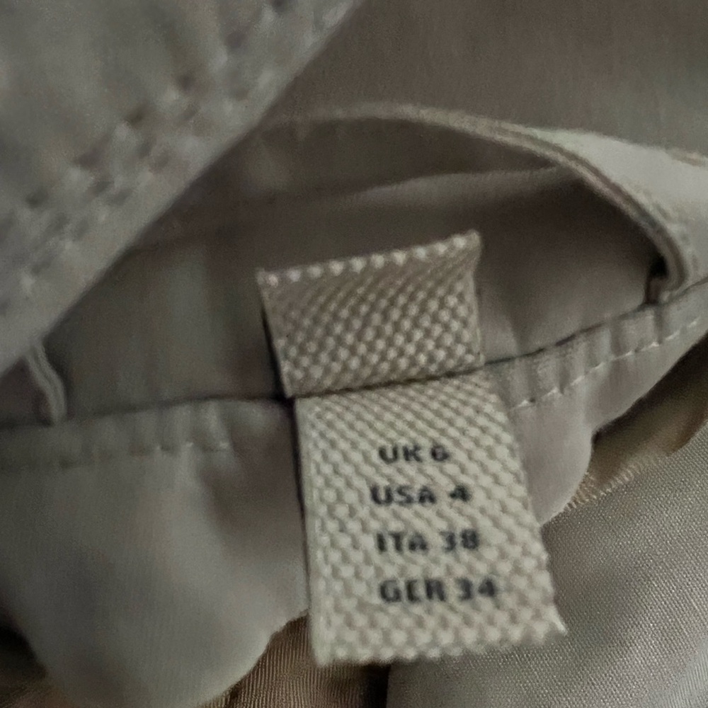 Burberry Beige Trench Coat with Classic Check Lining - Picture 11 of 11